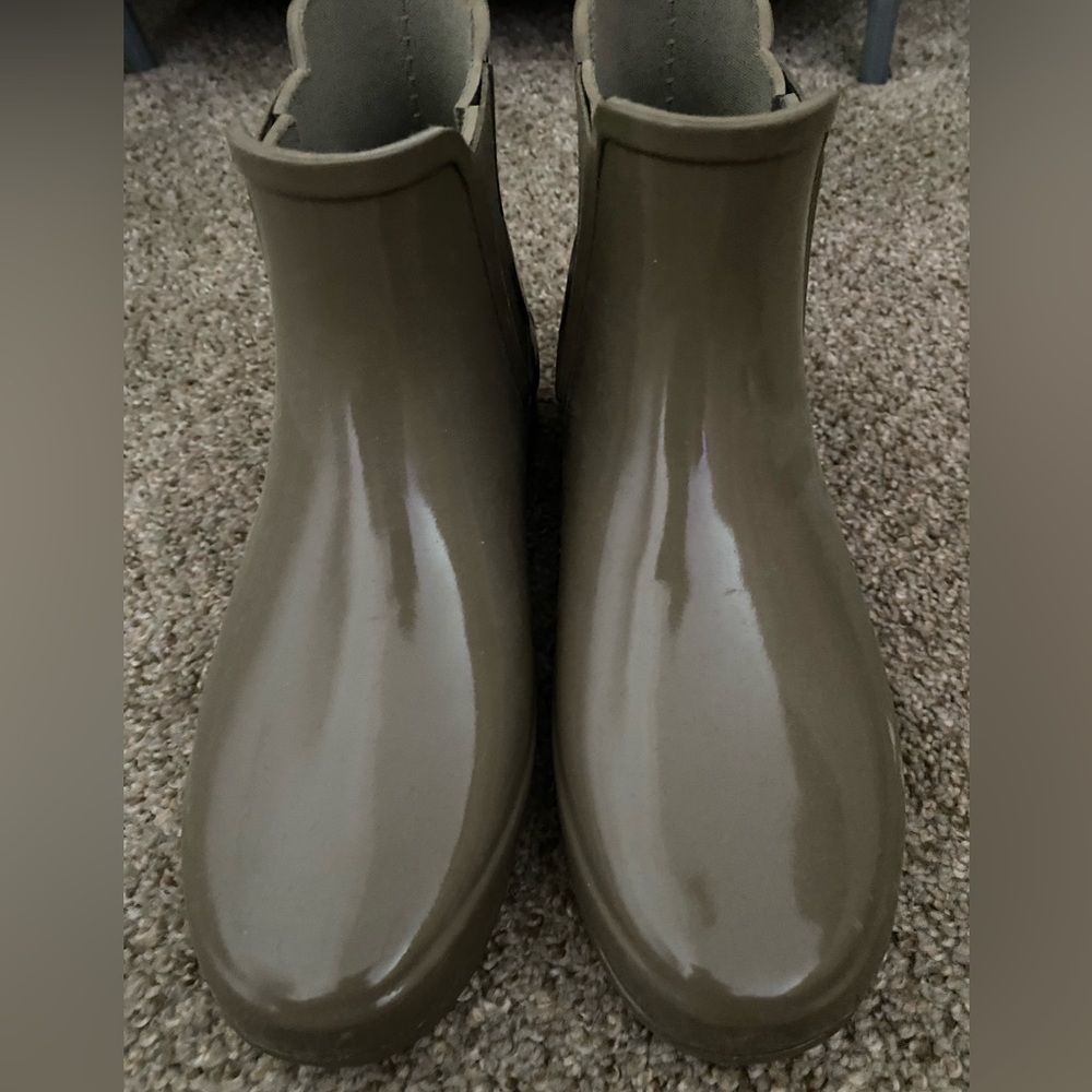 Hunter rain boots ankle length women’s size 6